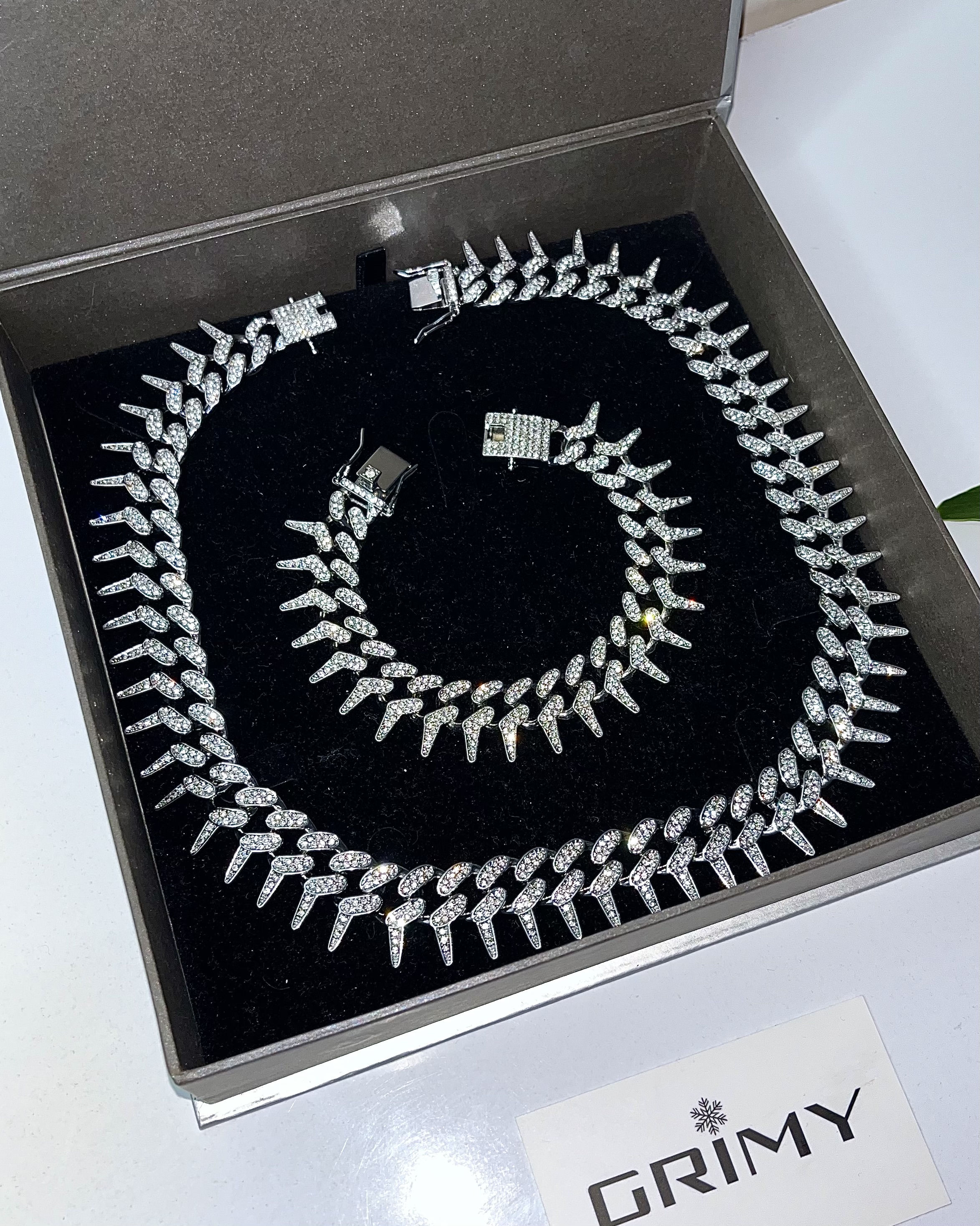 قیمت گردنبند و دستبند کارتیر فول نگین اسپایکی تیغ دار گردنبند نگینی زنجیر کارتیر گردنبند اسپایکی
